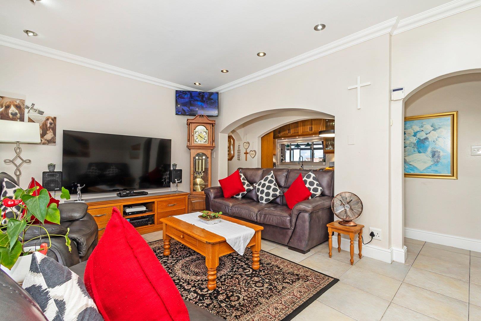 4 Bedroom Property for Sale in Loevenstein Western Cape